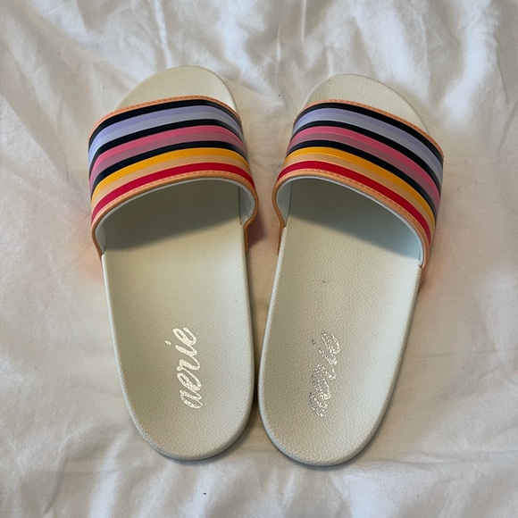 Aerie Slides - Picture 5 of 5